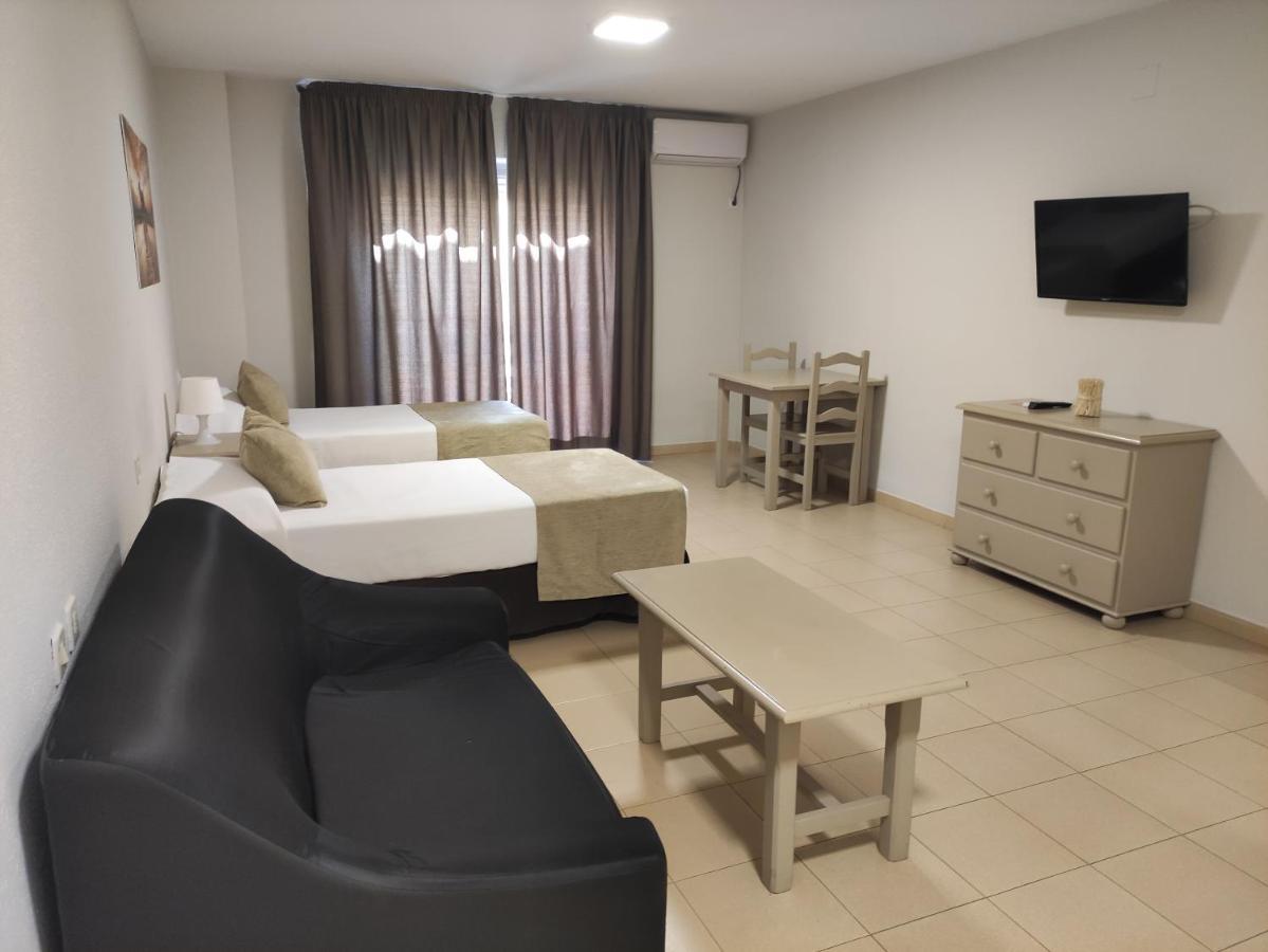 Apartamentos Puerta Del Sur Siviglia Esterno foto