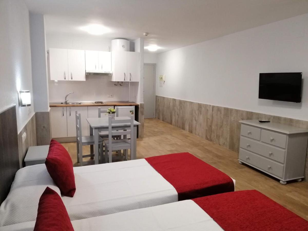 Apartamentos Puerta Del Sur Siviglia Esterno foto