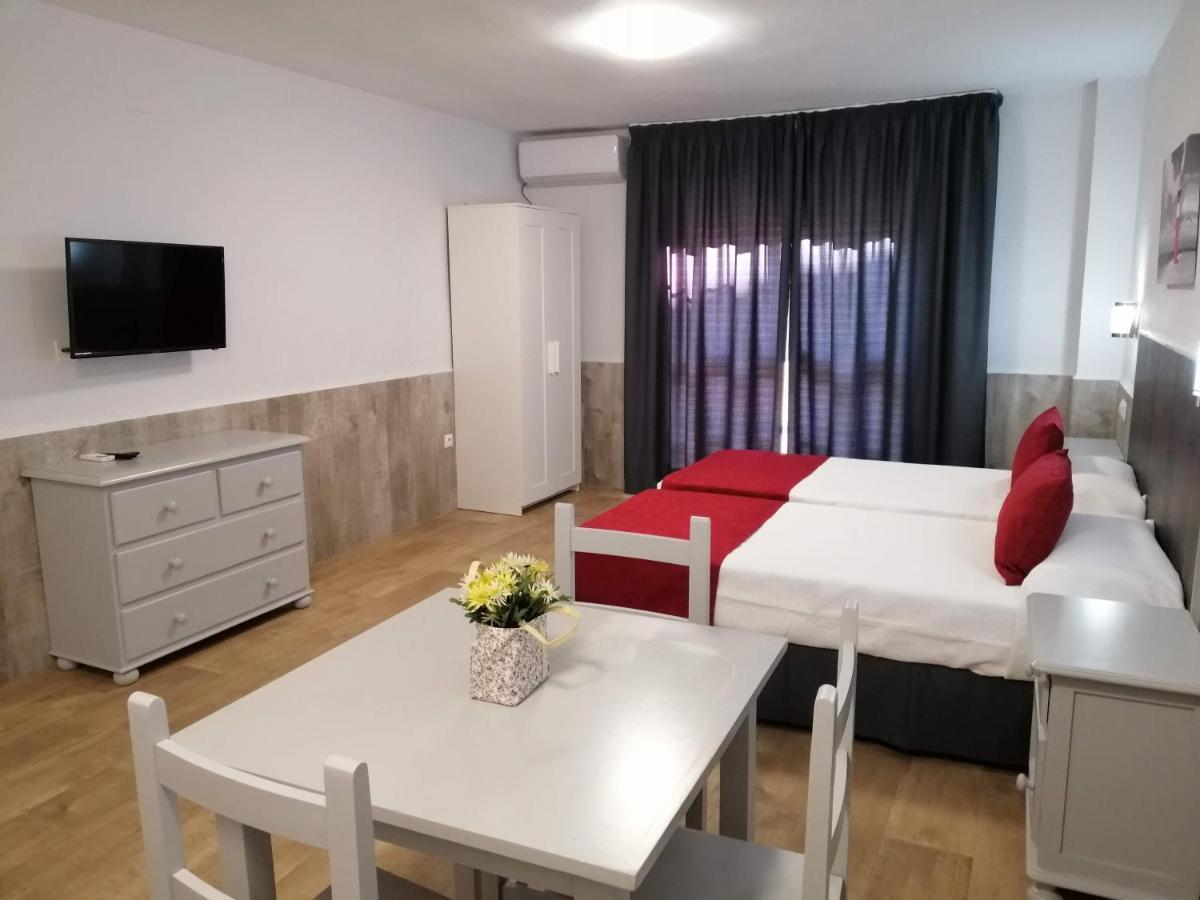 Apartamentos Puerta Del Sur Siviglia Esterno foto