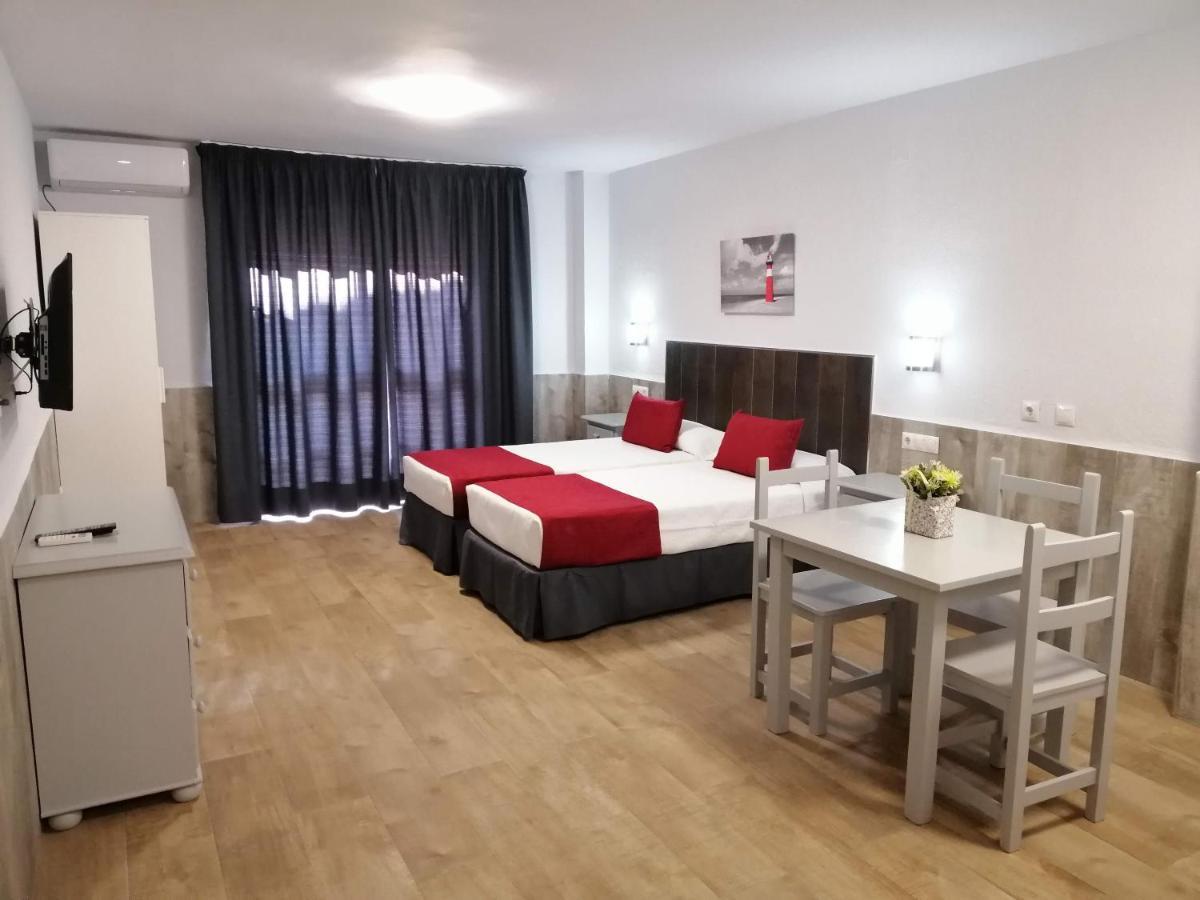 Apartamentos Puerta Del Sur Siviglia Esterno foto