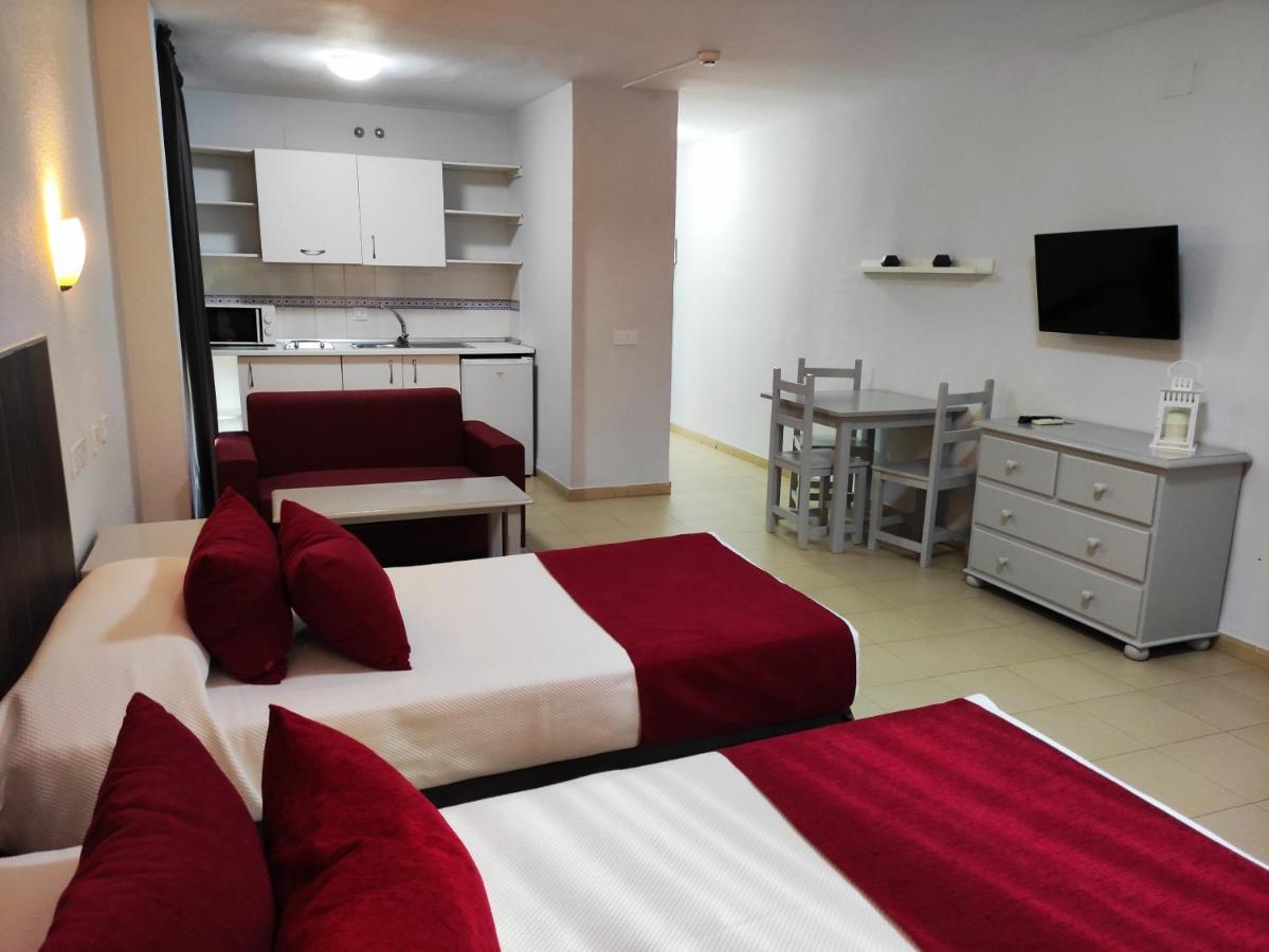 Apartamentos Puerta Del Sur Siviglia Esterno foto