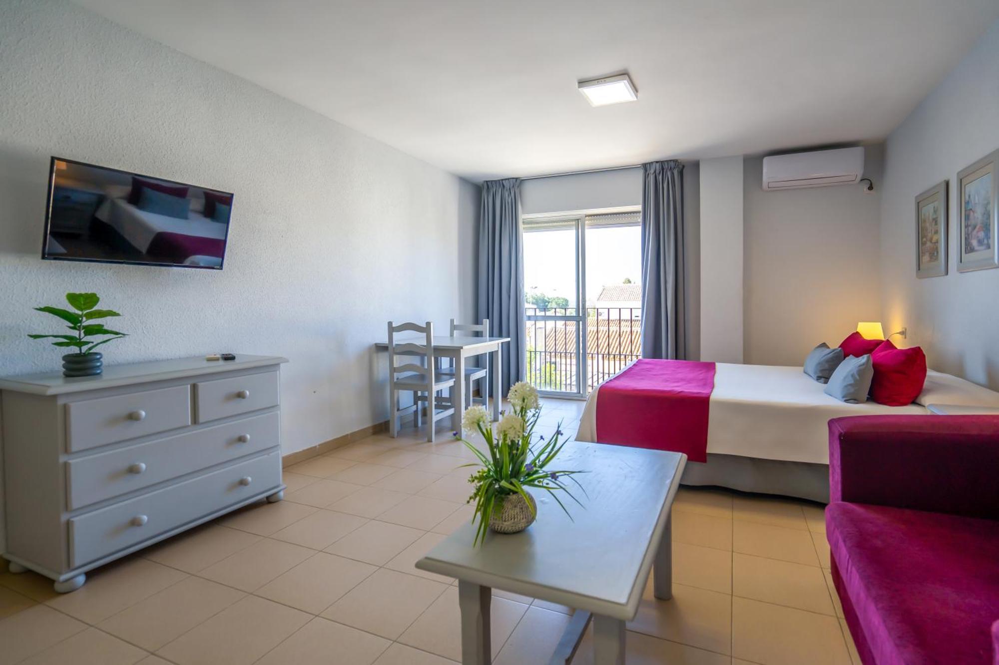 Apartamentos Puerta Del Sur Siviglia Esterno foto